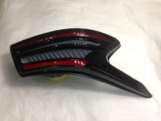 PMMA PC Rear Lamp Les CNC Automotive Plastic Injection Molding Companies